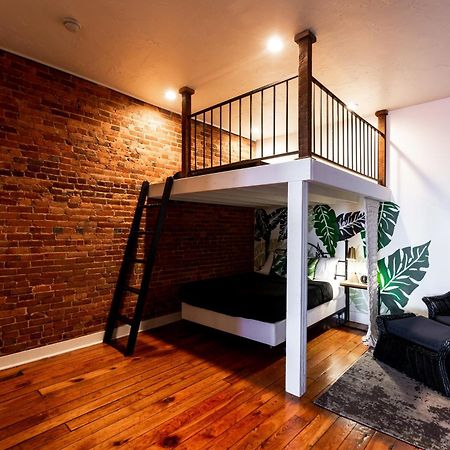 The Two Story Loft Apartment Springfield Exterior photo