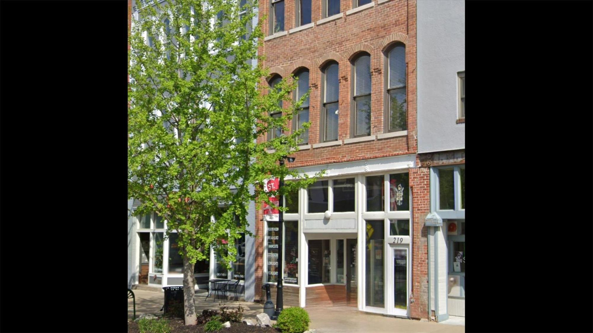 The Two Story Loft Apartment Springfield Exterior photo