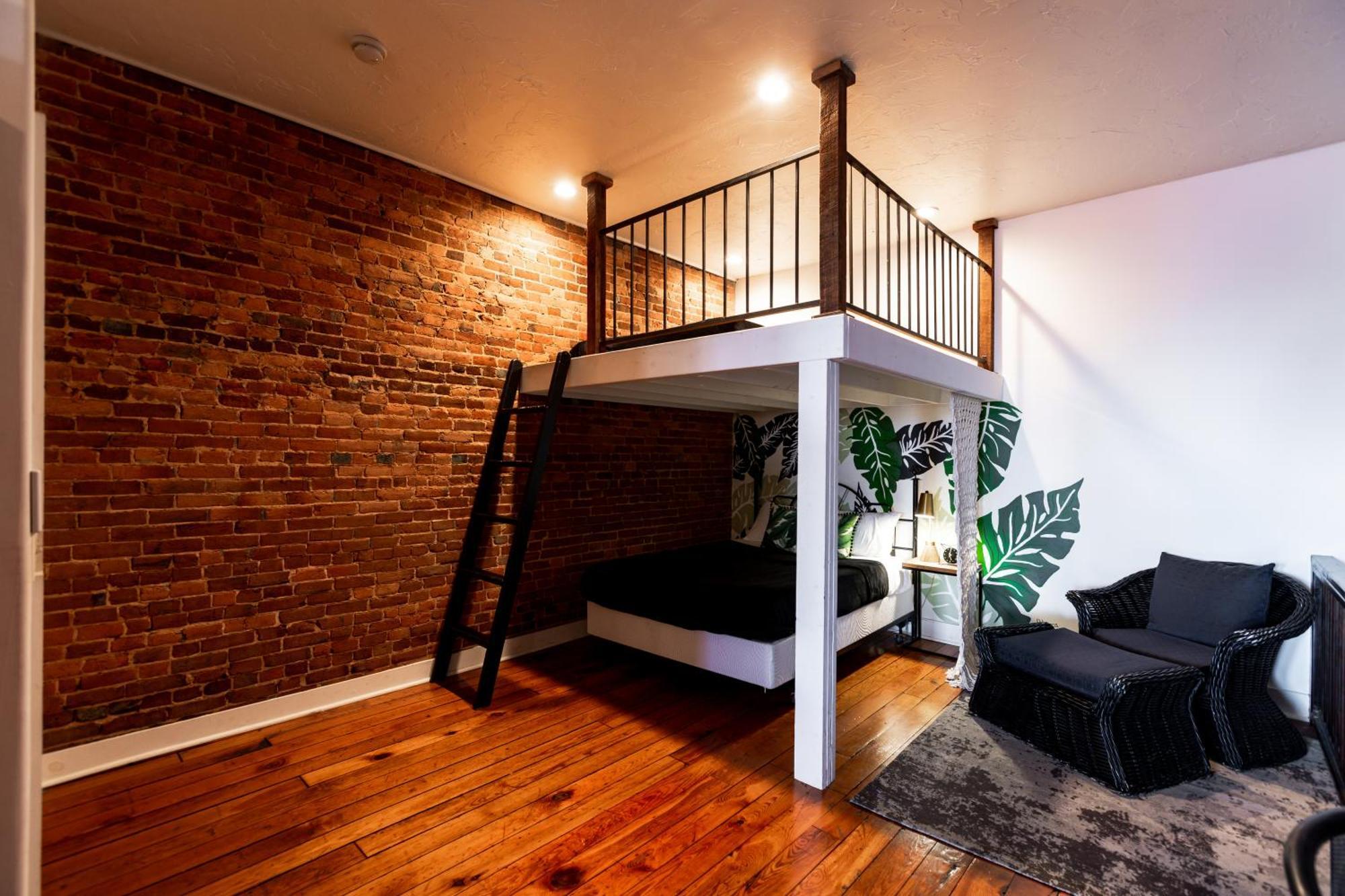 The Two Story Loft Apartment Springfield Exterior photo