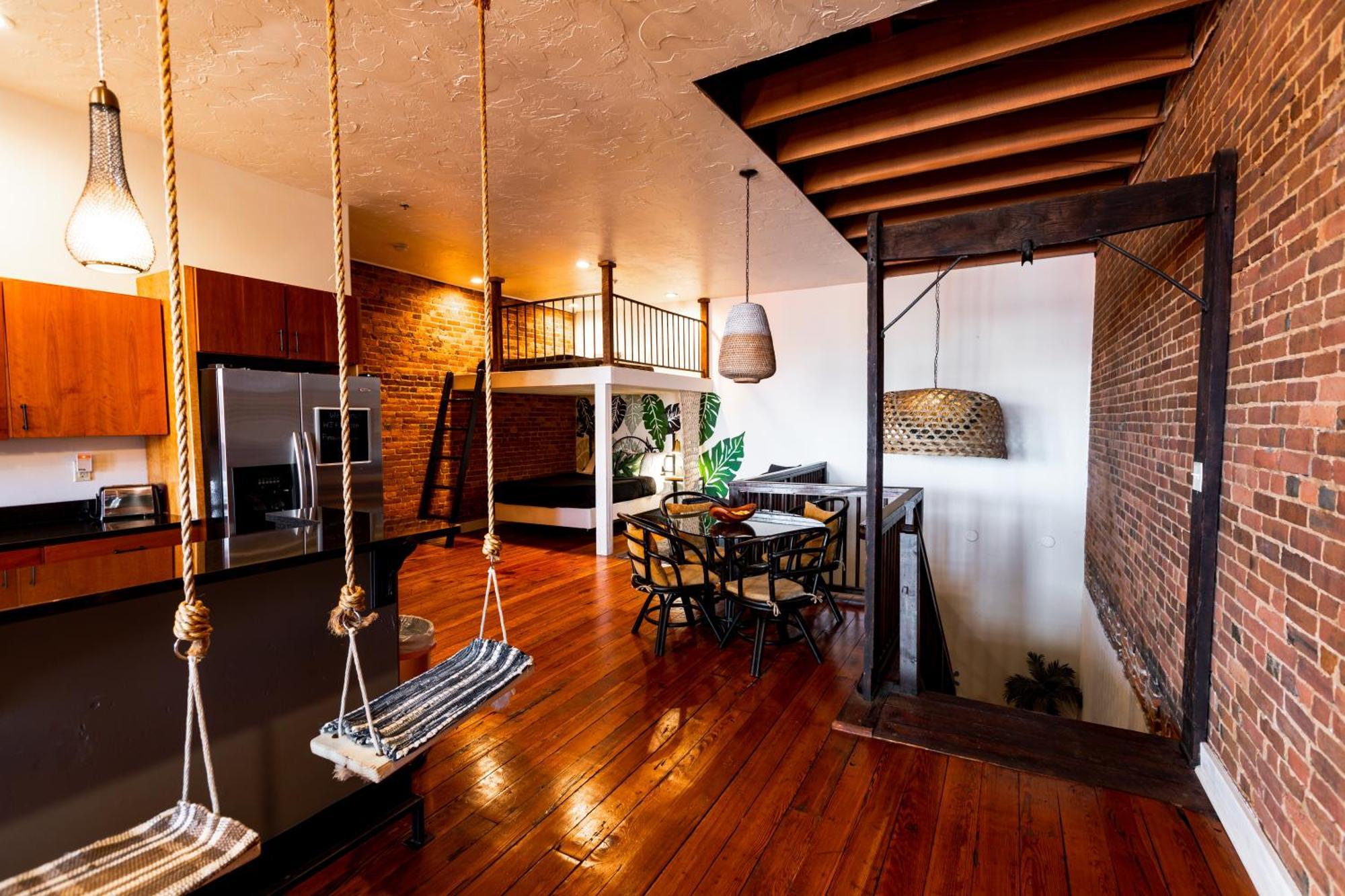 The Two Story Loft Apartment Springfield Exterior photo