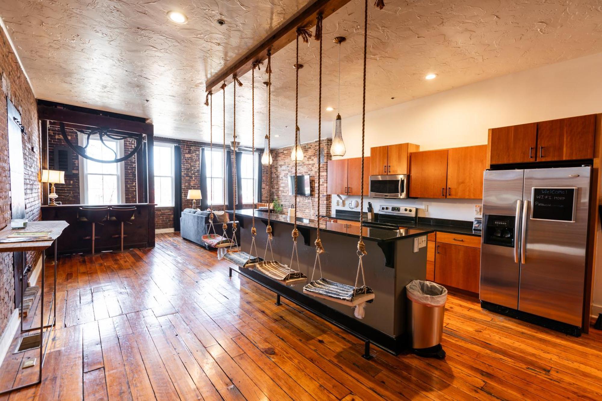 The Two Story Loft Apartment Springfield Exterior photo